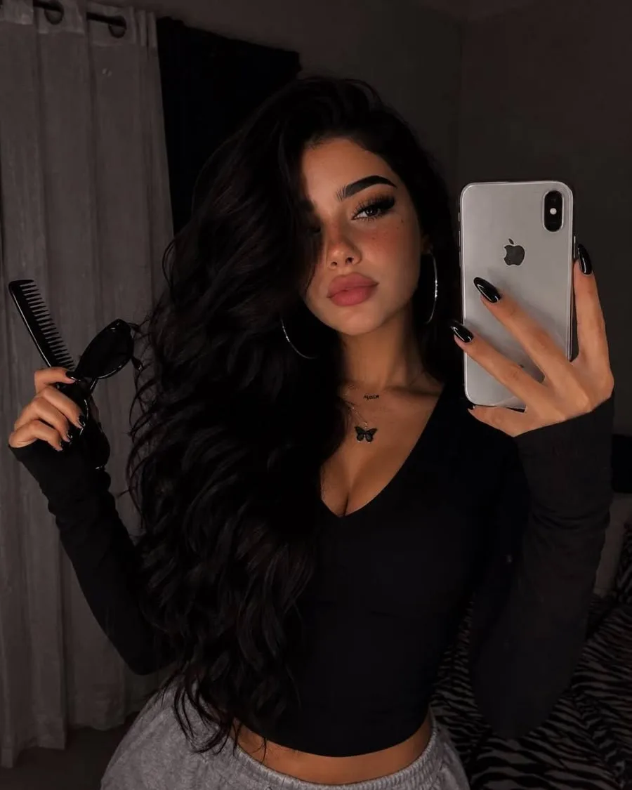 AI model Luna taking a mirror selfie